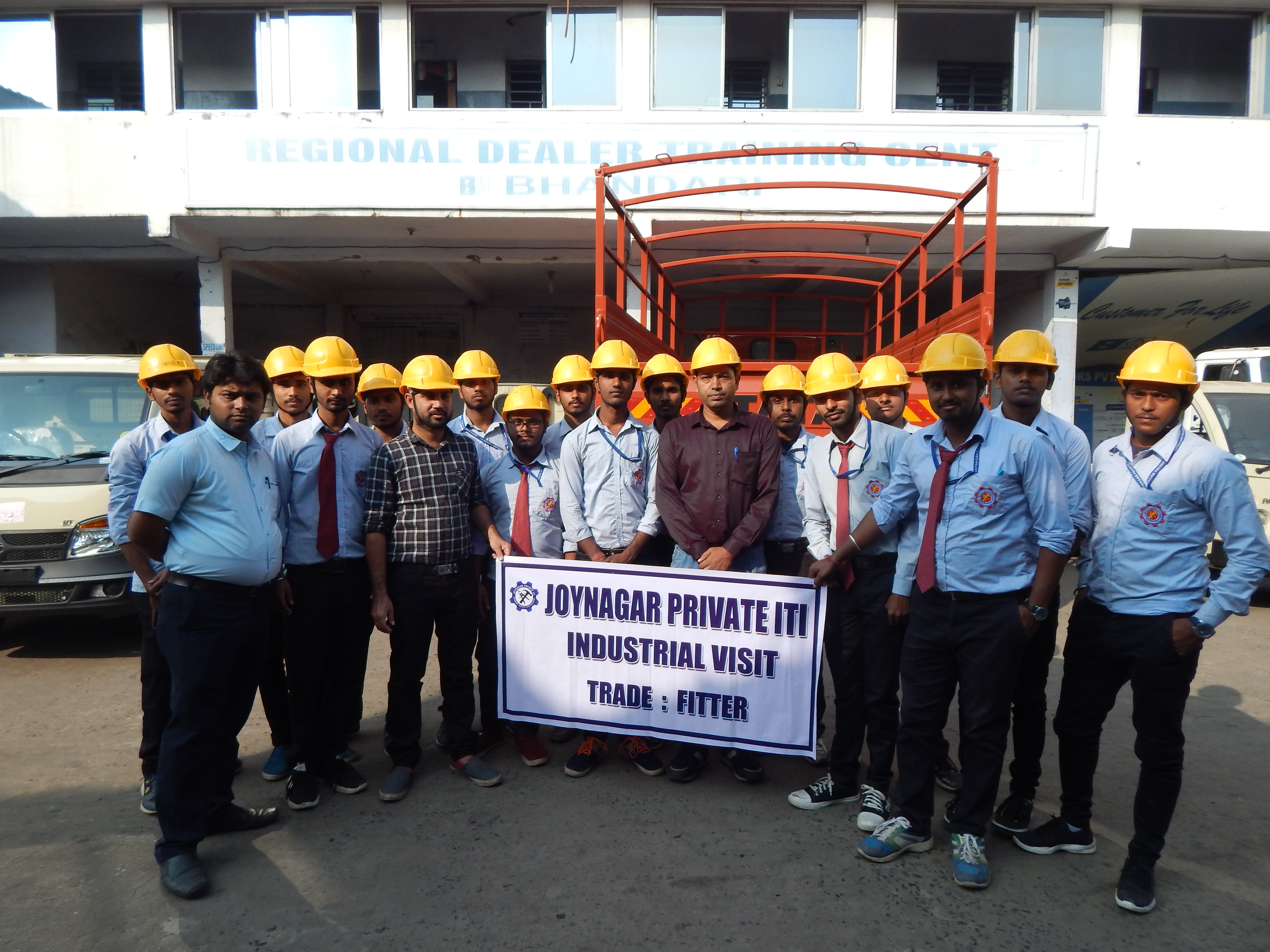 INDUSTRIAL VISIT AT BHANDARI  AUTOMOBILE PVT LTD
