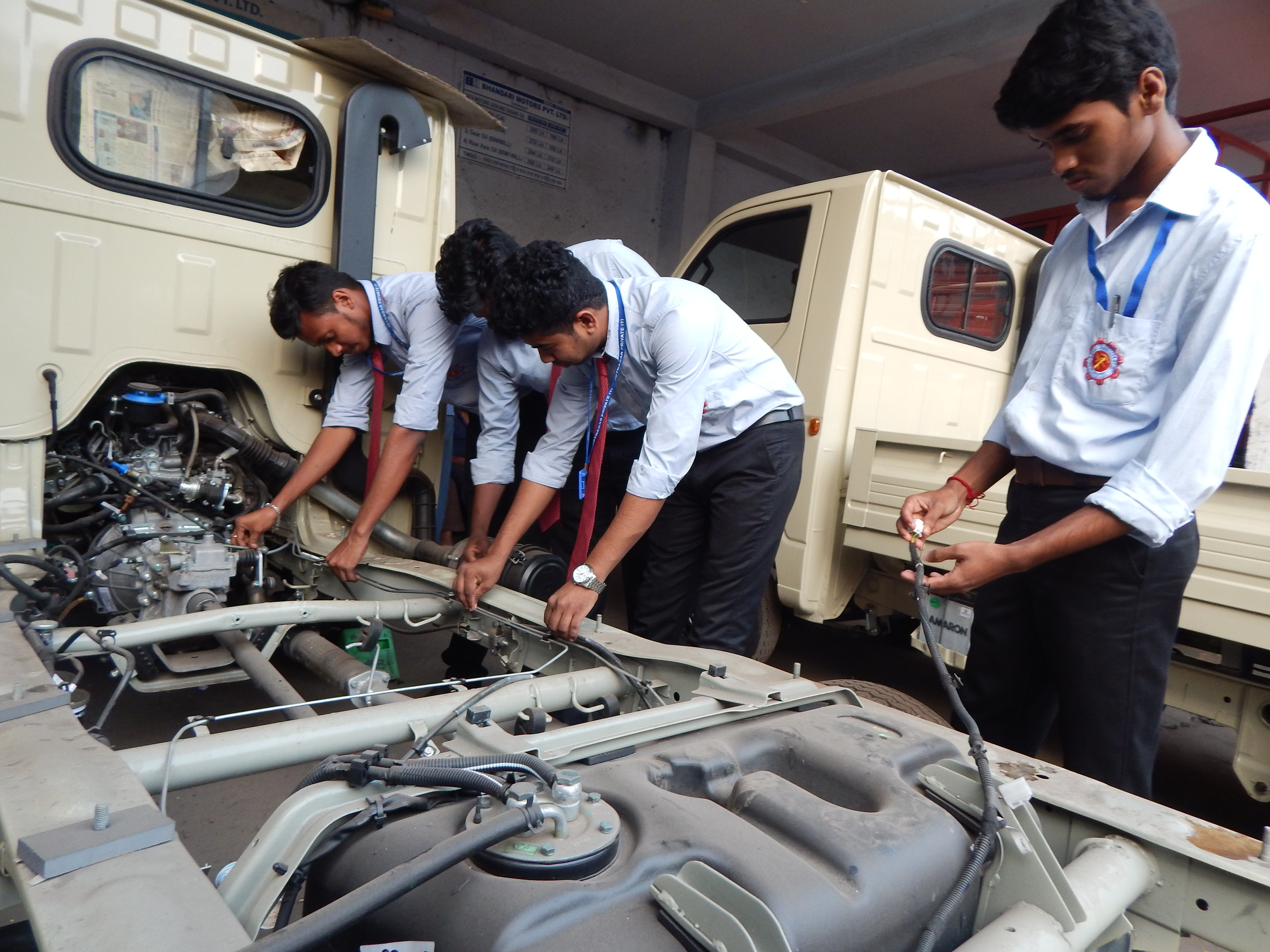 INDUSTRIAL VISIT AT BHANDARI  AUTOMOBILE PVT LTD